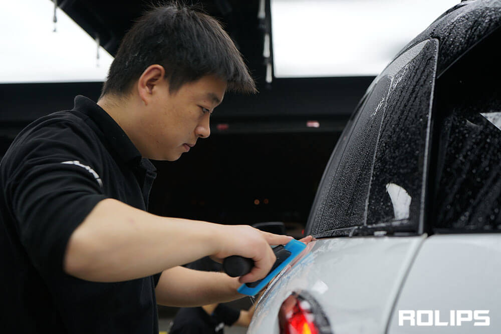 汽車(chē)貼膜有必要選擇ROLIPS隱形車(chē)衣嗎？